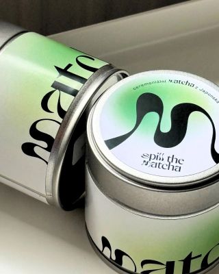 Saemidori matcha právě skladem! Co říkáte na nový design? 🤍 #matcha #matchalatte #kavarna #recept #japonsko